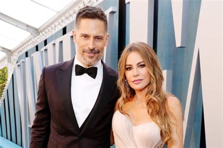 Sofia Vergara Flashes Engagement Ring From Joe Manganiello On SAG Awards Red Carpet (PHOTOS)